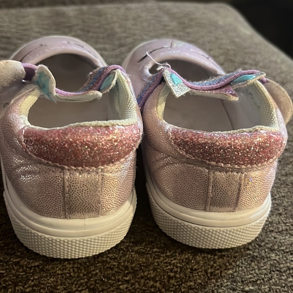 Purple unicorn size 6 with black lashes - Picture 5 of 6